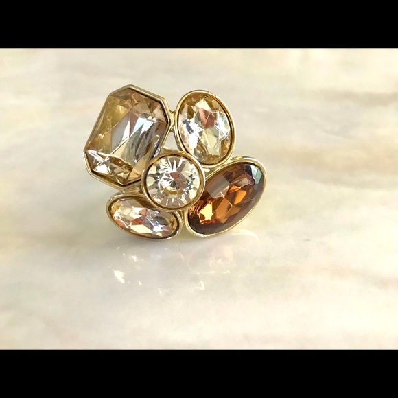 Gold statement ring - Picture 1 of 3